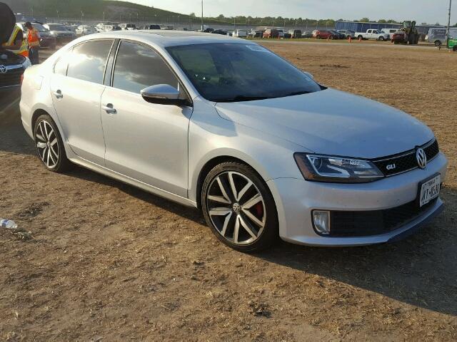 Купить VOLKSWAGEN JETTA 2013 года в США