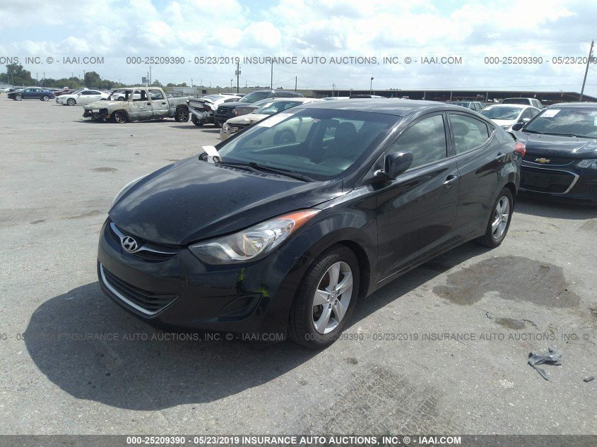 Купить черный бу HYUNDAI ELANTRA 1.8 2013 года в США