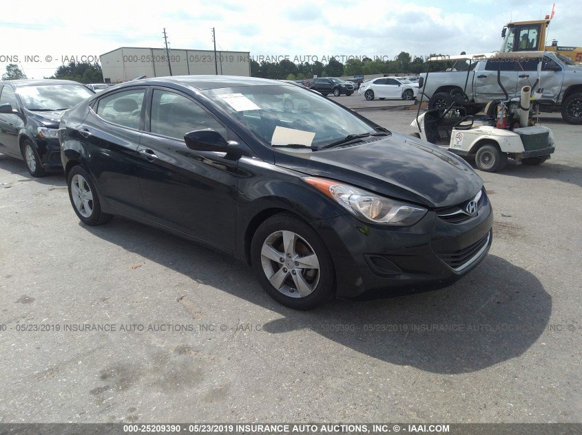 Купить черный бу HYUNDAI ELANTRA 1.8 2013 года в США