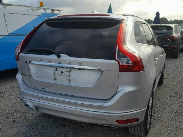 Купить VOLVO XC60 T5 2017 года в США