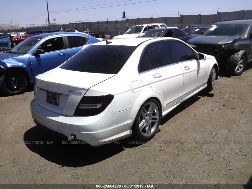 Купить белую бу MERCEDES-BENZ C 250 1.8 2014 года в США