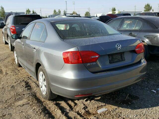 Купить VOLKSWAGEN JETTA BASE 2013 года