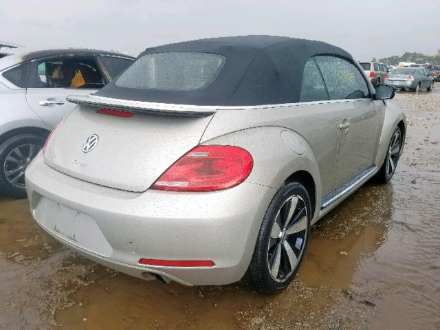 Купить бу VOLKSWAGEN BEETLE 2.0 2013 года в США