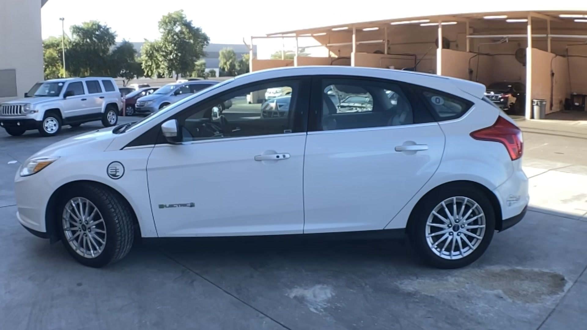 Купить бу Ford FOCUS ELECTRIC 2014 года в США