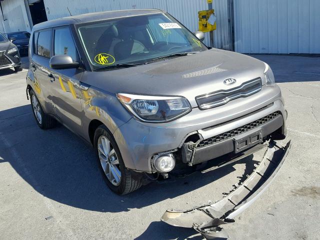 Купить бу KIA SOUL 2.0 2017 года в США