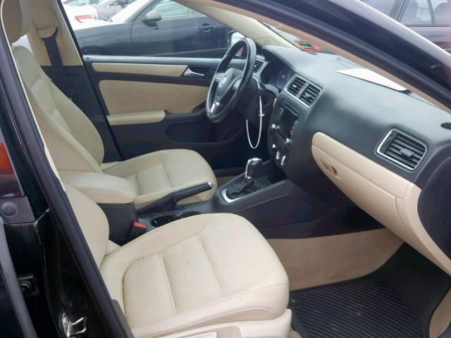 Купить б/у Volkswagen Jetta 2.5 2012 года в США