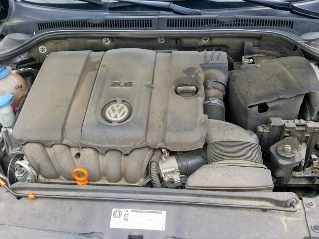 Купить б/у Volkswagen Jetta 2.5 2012 года в США