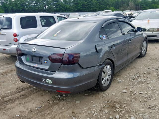 Купить бу Volkswagen Jetta 2.5 2013 года в США