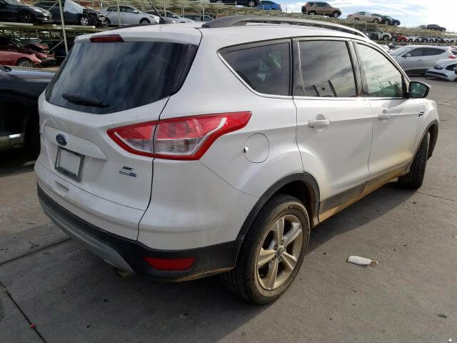 Купить белую бу FORD ESCAPE 1.6 2014 года в США