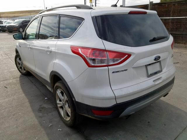 Купить белую бу FORD ESCAPE 1.6 2014 года в США