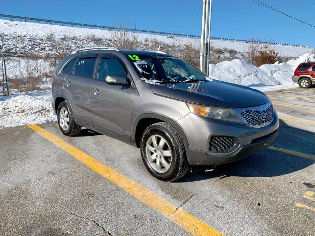 Купить белую бу KIA SORENTO BASE 3.5 2012 года в США