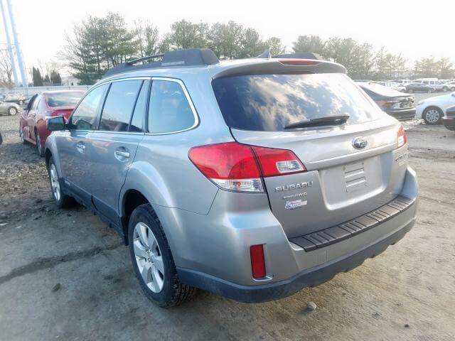 Купить белую бу SUBARU OUTBACK 2.5I 2011 года в США