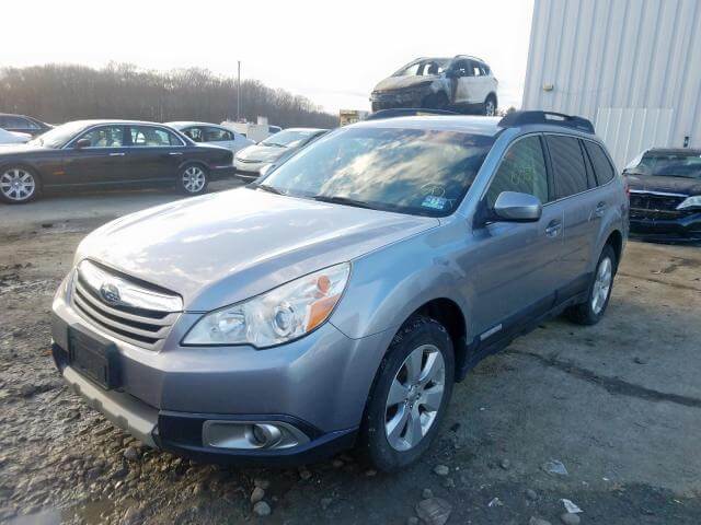 Купить белую бу SUBARU OUTBACK 2.5I 2011 года в США