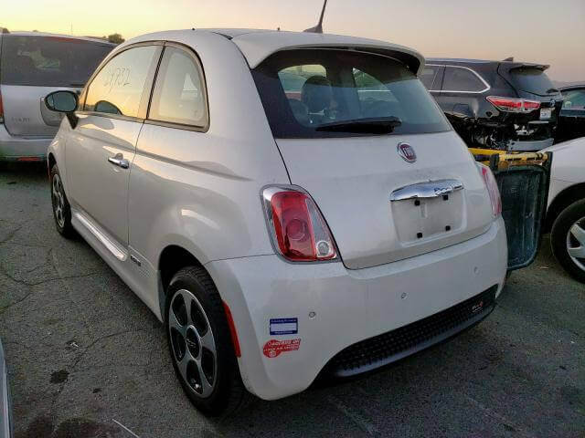 Купить бу FIAT 500E 24 кВтч 2017 года в США