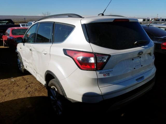 Купить бу FORD ESCAPE 1.5 2018 года в США