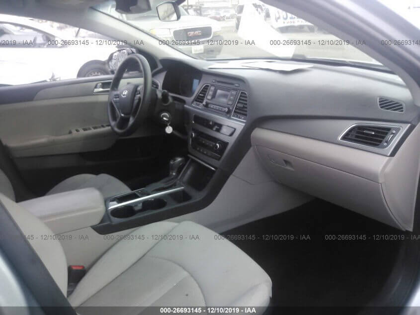 Купить бу Hyundai Sonata 2.4 2014 года в США