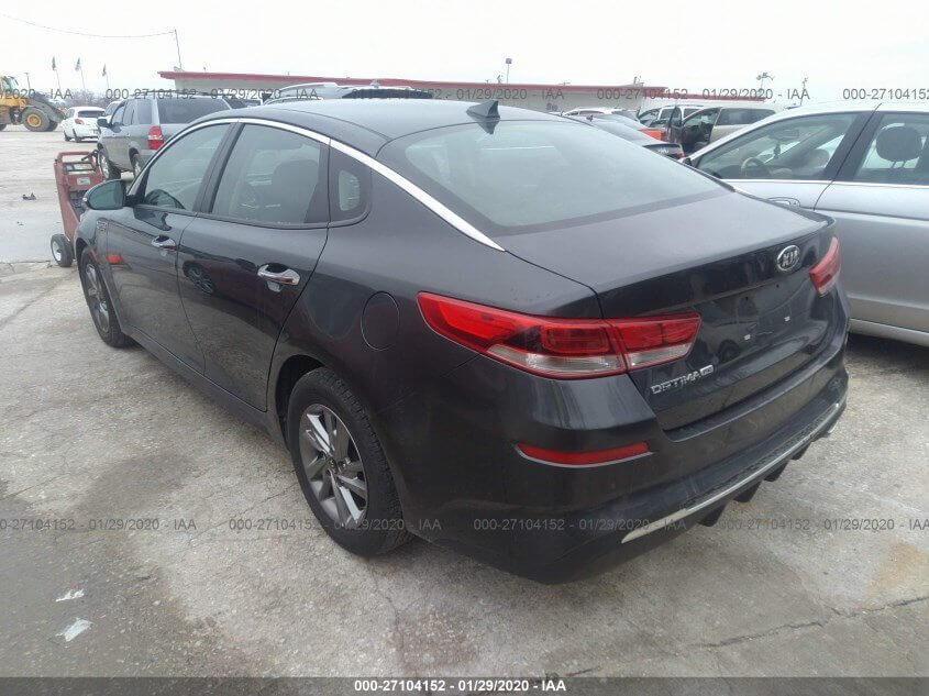 Купить бу KIA OPTIMA 2.4 2018 года в США