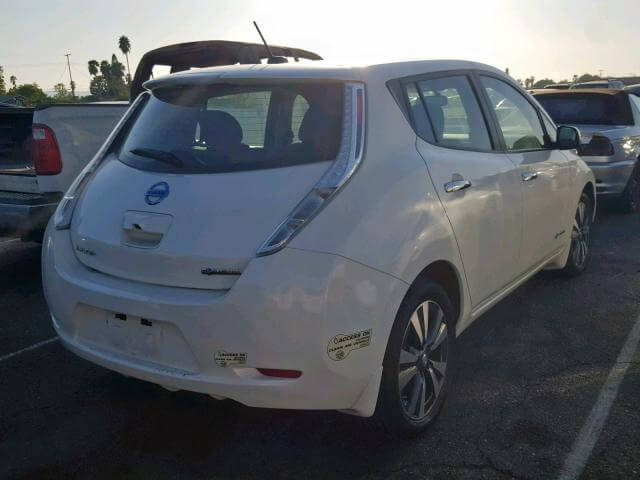 Купить бу Nissan LEAF 24.2kWt 2015 года в США