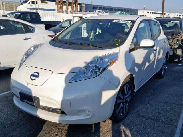 Купить бу Nissan LEAF 24.2kWt 2015 года в США