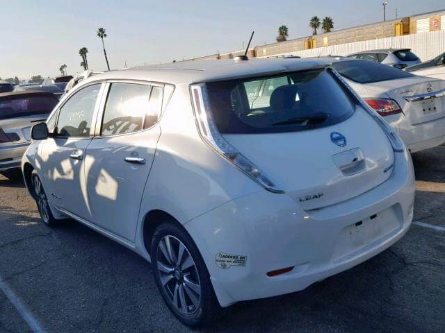 Купить бу Nissan LEAF 24.2kWt 2015 года в США