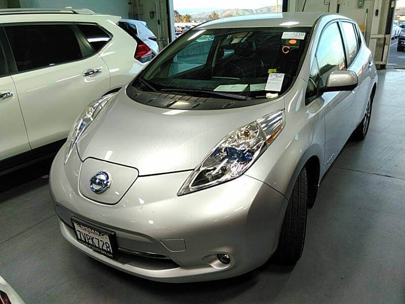 Купить бу Nissan LEAF 30 kwt 2016 года в США