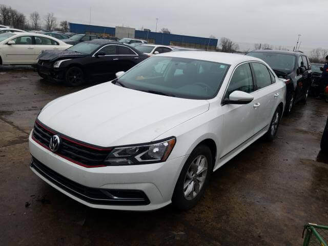 Купить бу VOLKSWAGEN PASSAT 1.8 2015 года в США