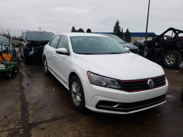 Купить бу VOLKSWAGEN PASSAT 1.8 2015 года в США