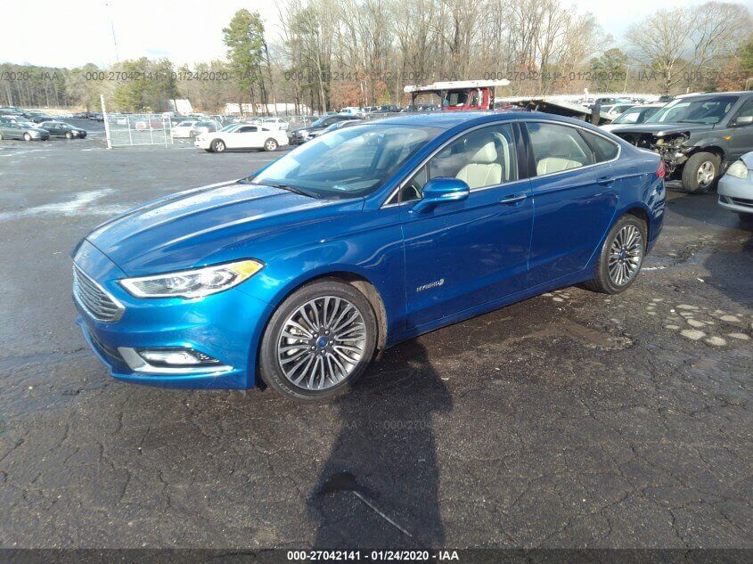 Купить бу FORD FUSION TITANIUM 2.0 2017 года в США