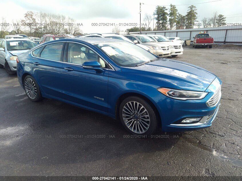 Купить бу FORD FUSION TITANIUM 2.0 2017 года в США