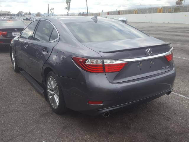 Купить бу LEXUS ES 350 3.5 2015 года в США