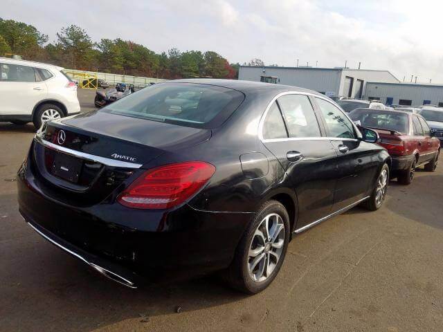 Купить бу MERCEDES-BENZ C 300 2015 2.0 года в США