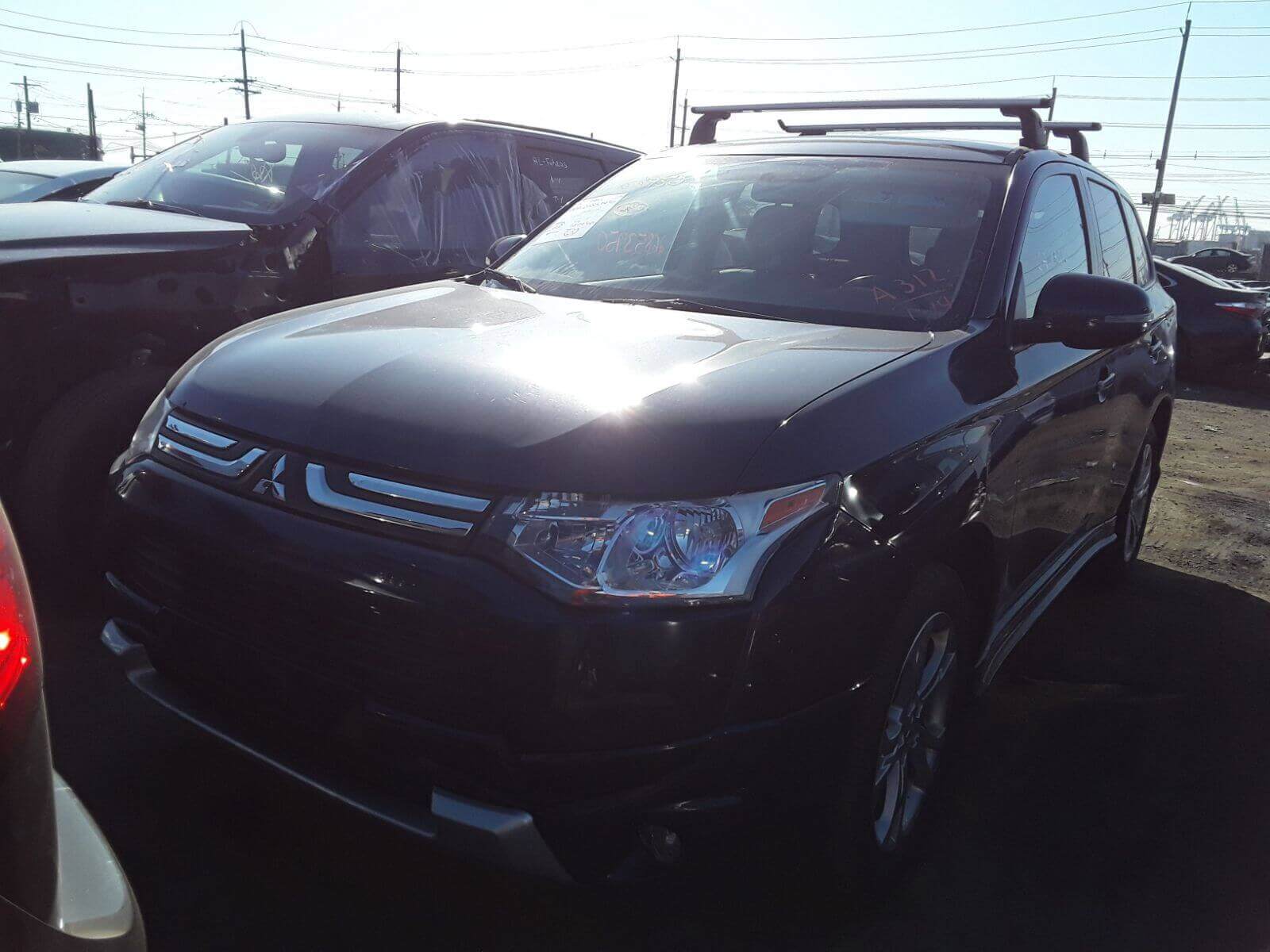 Купить бу MITSUBISHI OUTLANDER 2.4 2013 года в США