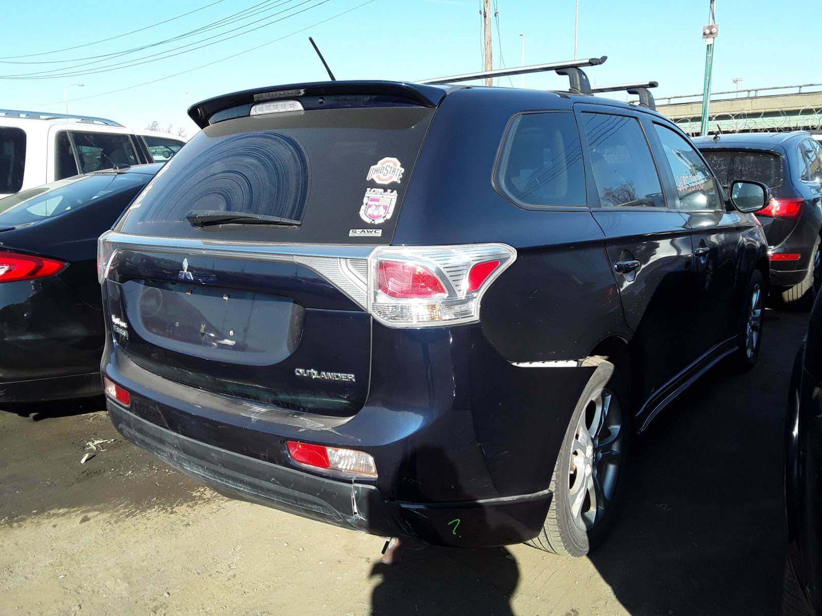 Купить бу MITSUBISHI OUTLANDER 2.4 2013 года в США