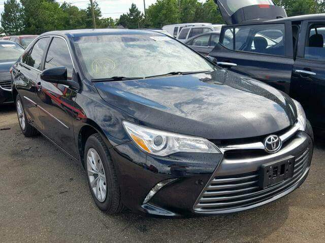 Купить бу TOYOTA CAMRY 2.5 2017 года в США