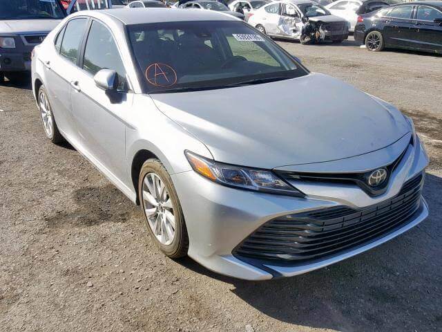 Купить бу TOYOTA CAMRY 2.5 2018 года в США