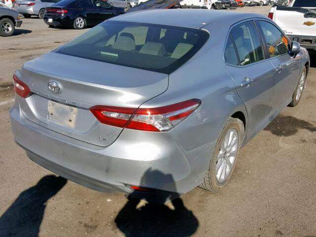 Купить бу TOYOTA CAMRY 2.5 2018 года в США