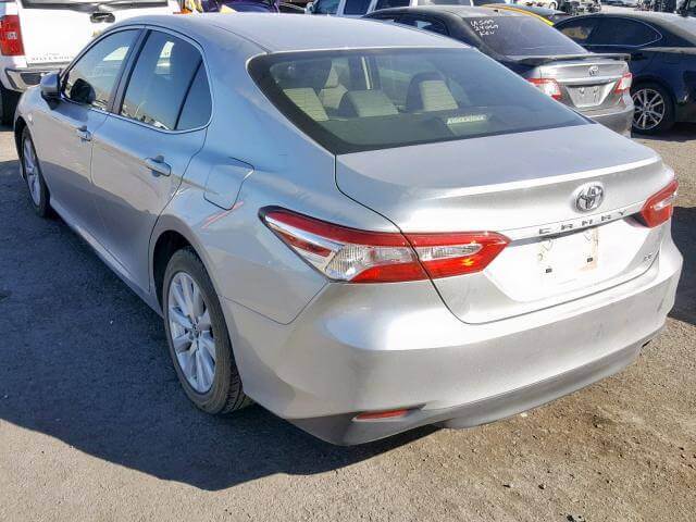 Купить бу TOYOTA CAMRY 2.5 2018 года в США