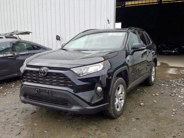 Купить бу TOYOTA RAV4 2.5 2019 года в США