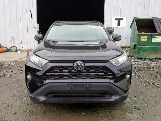 Купить бу TOYOTA RAV4 2.5 2019 года в США