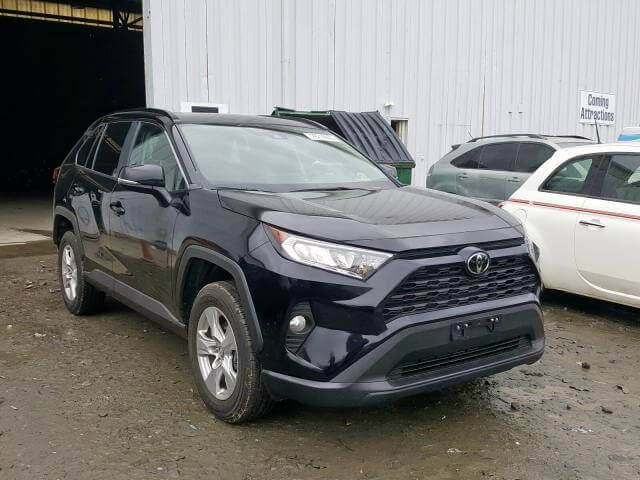 Купить бу TOYOTA RAV4 2.5 2019 года в США