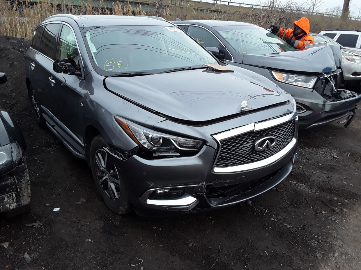 Купить бу INFINITI QX60 3.5 2017 года в США