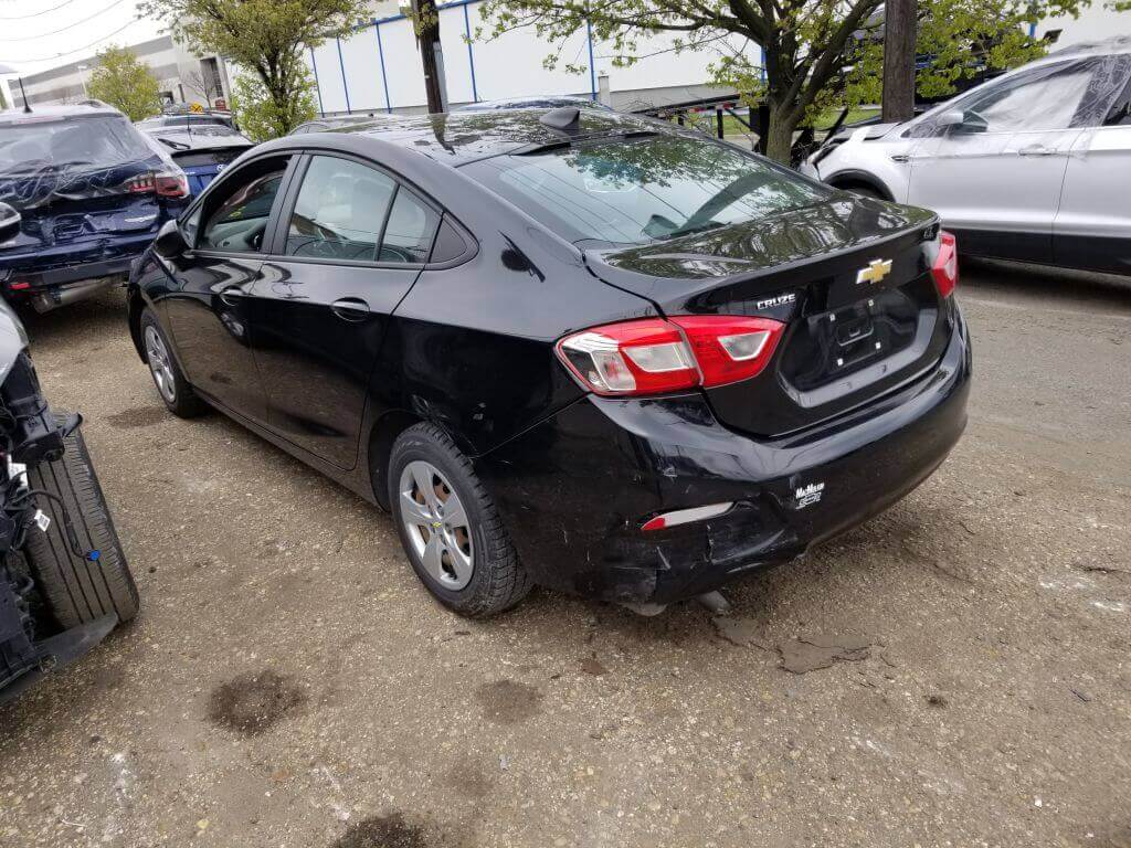 Купить б/у CHEVROLET CRUZE 1.4 2017 года в США