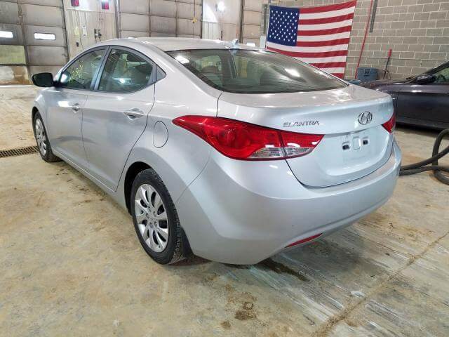 Kupit-bu-HYUNDAI-ELANTRA-1.8-2013-goda-v-SShA-3