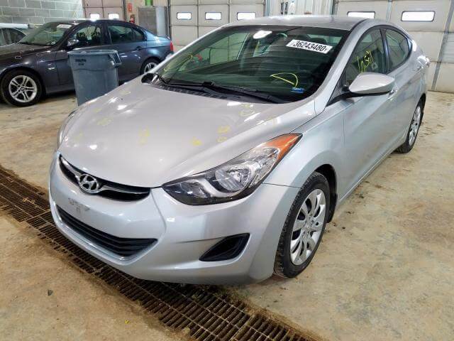 Kupit-bu-HYUNDAI-ELANTRA-1.8-2013-goda-v-SShA-3