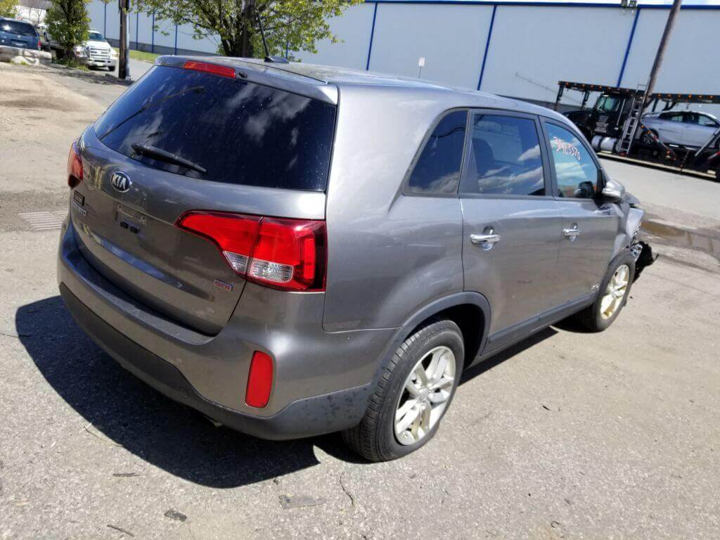 Купить б/у Kia Sorento Lx 2014 года в США