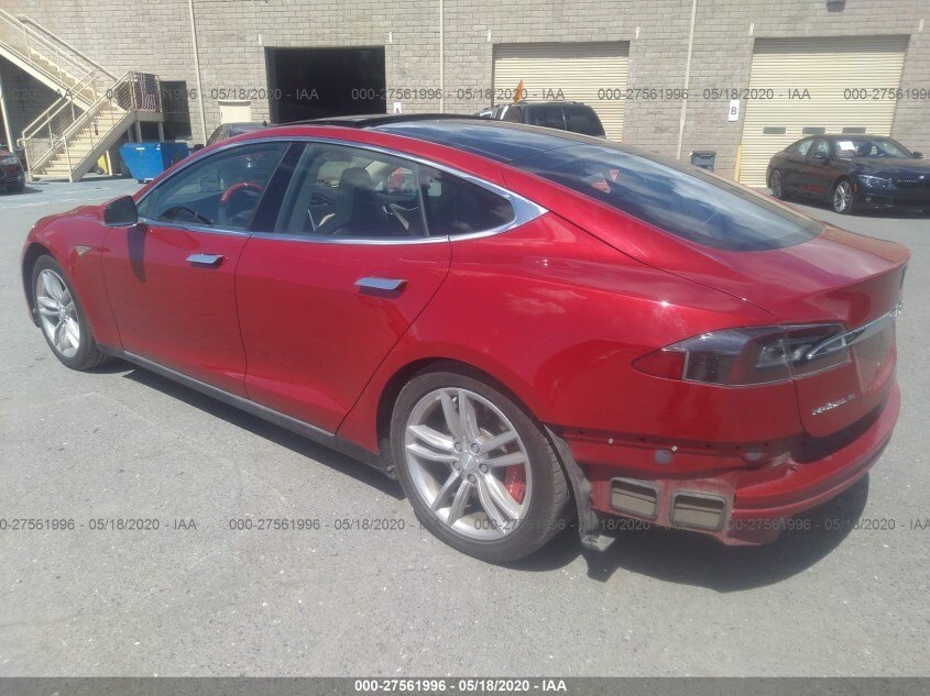 Купить бу TESLA MODEL S RED 2014 года в США