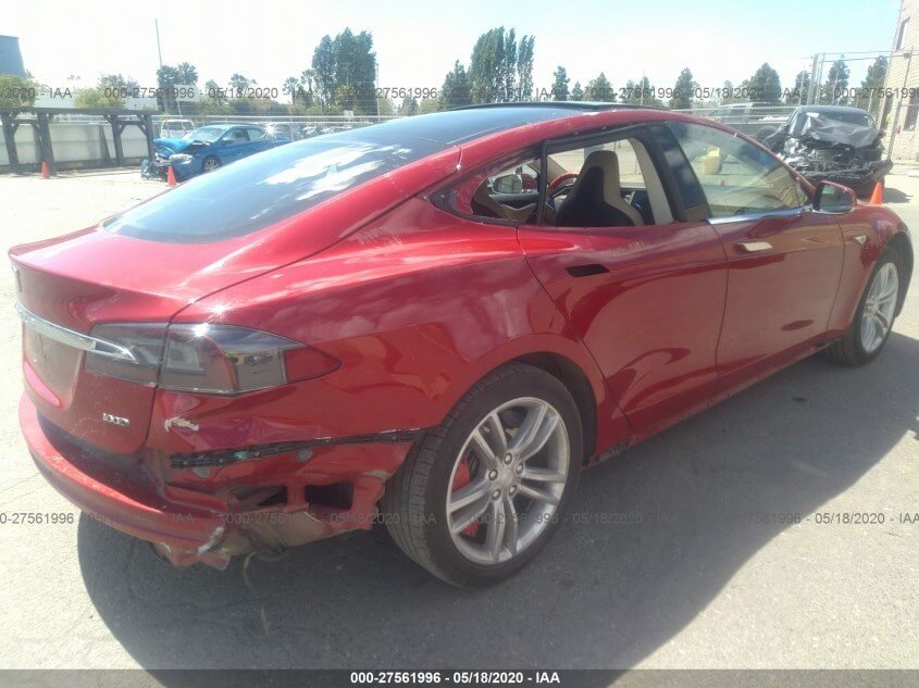 Купить бу TESLA MODEL S RED 2014 года в США