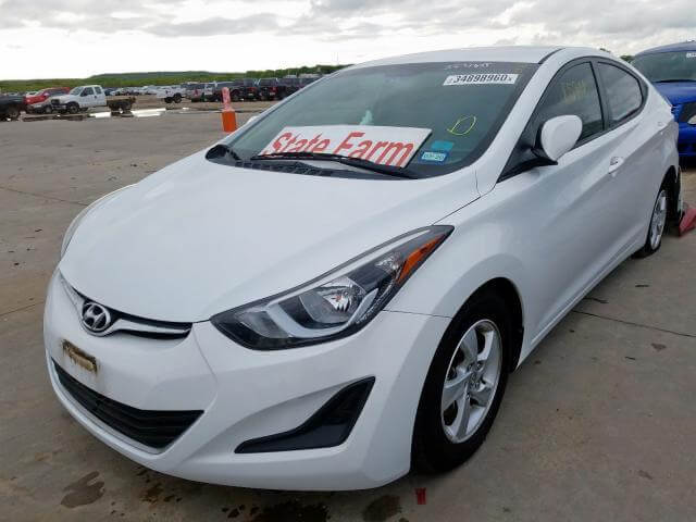 Купить бу HYUNDAI ELANTRA 1.8 2015 года в США