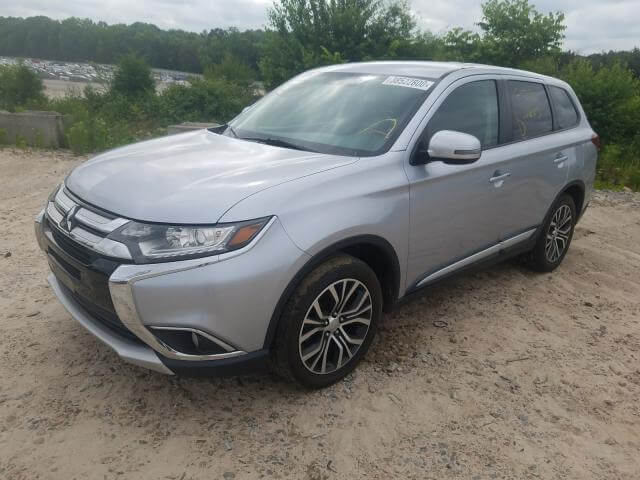 Купить бу Mitsubishi Outlander 2.4 2016 года в США