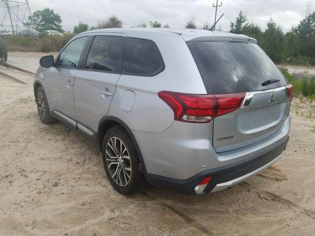 Купить бу Mitsubishi Outlander 2.4 2016 года в США